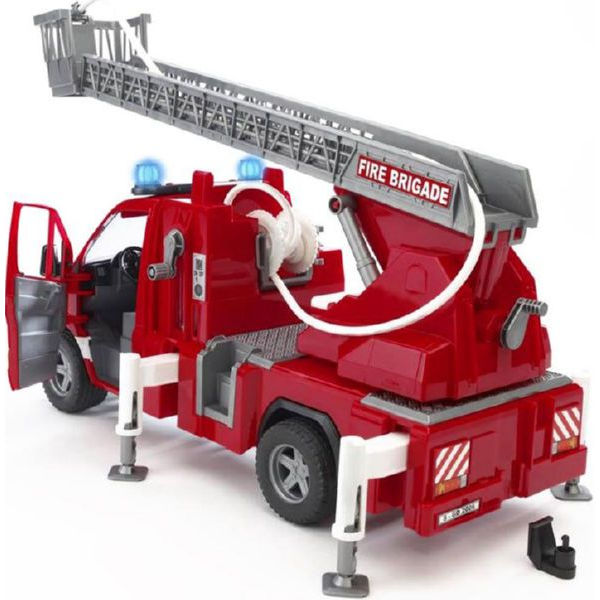 Большая пожарная машина игрушка с лестницей, водяная помпа, свет и звук Bruder