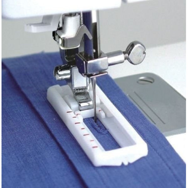 Швейная машина MINERVA M230, 85 Вт, 23 швейные операции, бело-синяя